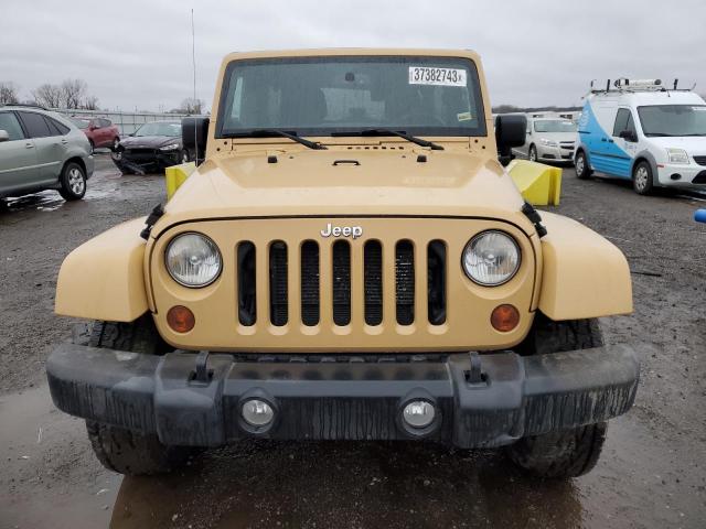 1C4BJWEG8DL653856 - 2013 JEEP WRANGLER SAHARA YELLOW photo 5