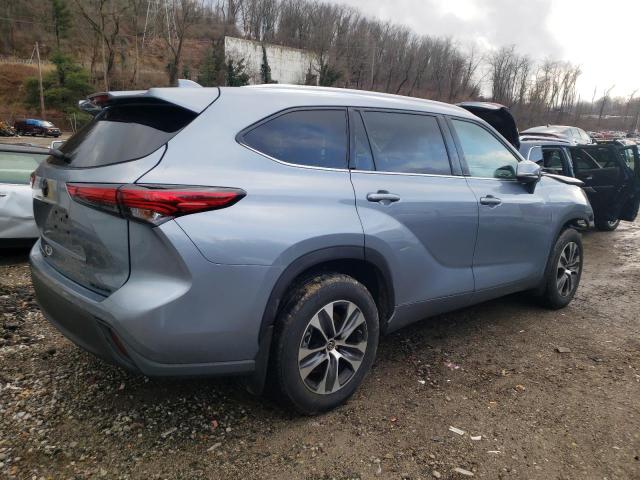 5TDGZRBH6NS221683 - 2022 TOYOTA HIGHLANDER XLE BLUE photo 3