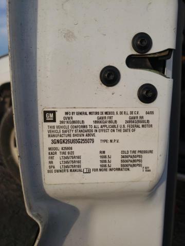 3GNGK26U65G255079 - 2005 CHEVROLET SUBURBAN K2500 WHITE photo 13