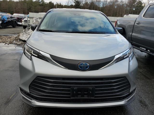 5TDKRKEC5MS019286 - 2021 TOYOTA SIENNA LE SILVER photo 5