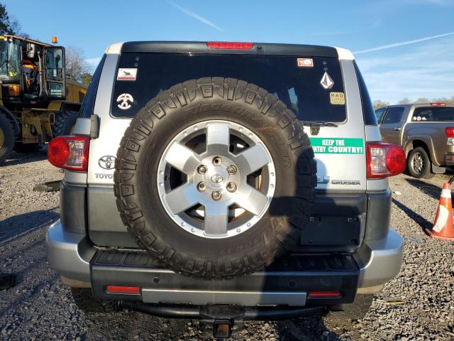 JTEZU11F570015510 - 2007 TOYOTA FJ CRUISER SILVER photo 6