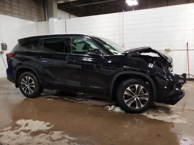 5TDGZRBH7NS229324 - 2022 TOYOTA HIGHLANDER XLE შავი ფოტო 4
