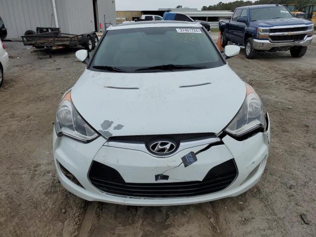 KMHTC6AD4DU106826 - 2013 HYUNDAI VELOSTER WHITE photo 5