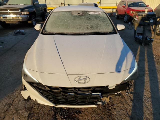 5NPLM4AG7NH084574 - 2022 HYUNDAI ELANTRA SEL WHITE photo 5