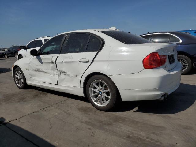 WBAPH7C59AA800585 - 2010 BMW 328 I WHITE photo 2