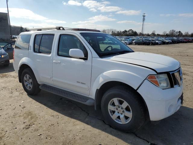 5N1AR18WX5C748880 - 2005 NISSAN PATHFINDER LE 白色 照片 4