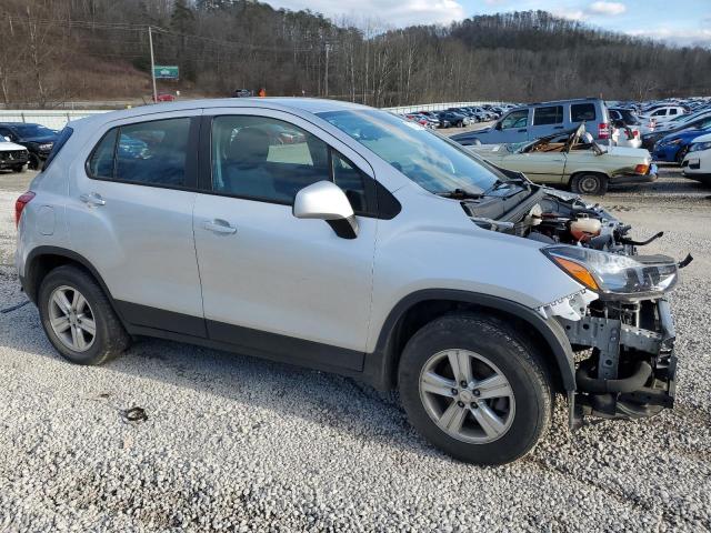 KL7CJNSB0JB722626 - 2018 CHEVROLET TRAX LS SILVER photo 4