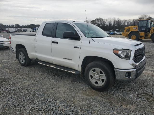 5TFRY5F11JX234380 - 2018 TOYOTA TUNDRA DOUBLE CAB SR/SR5 WHITE photo 4