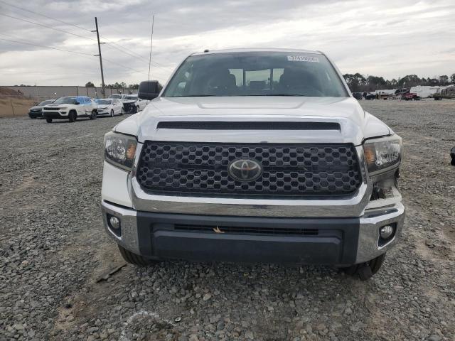 5TFRY5F11JX234380 - 2018 TOYOTA TUNDRA DOUBLE CAB SR/SR5 WHITE photo 5