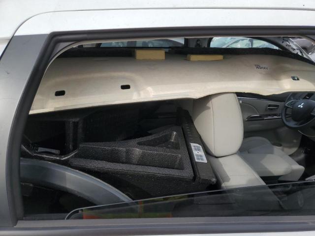 JA4AP3AU7JU004926 - 2018 MITSUBISHI OUTLANDER ES თეთრი ფოტო 10