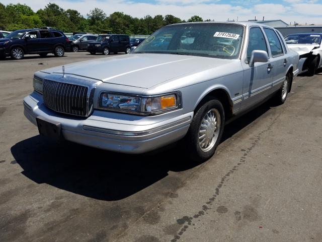 1LNLM82W0TY720935 - 1996 LINCOLN TOWN CAR SIGNATURE  photo 2