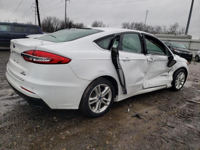 3FA6P0LU7KR242717 - 2019 FORD FUSION SE WHITE photo 3