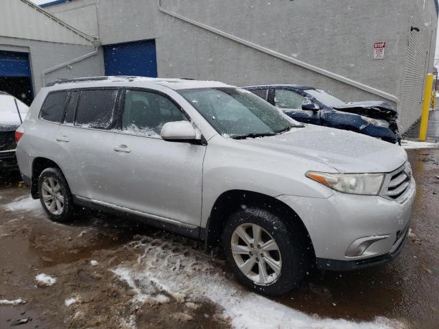 5TDBK3EH0DS257858 - 2013 TOYOTA HIGHLANDER BASE SILVER photo 4