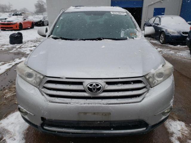 5TDBK3EH0DS257858 - 2013 TOYOTA HIGHLANDER BASE SILVER photo 5