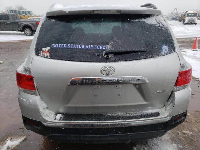 5TDBK3EH0DS257858 - 2013 TOYOTA HIGHLANDER BASE SILVER photo 6