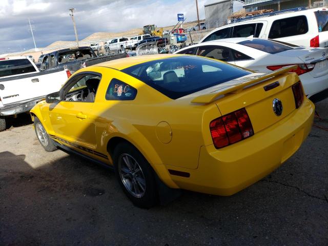1ZVHT80N755234583 - 2005 FORD MUSTANG YELLOW photo 2