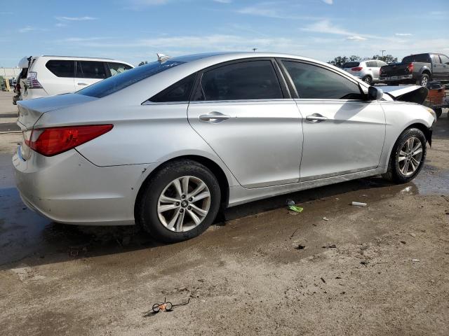 5NPEB4AC6DH653456 - 2013 HYUNDAI SONATA GLS SILVER photo 3