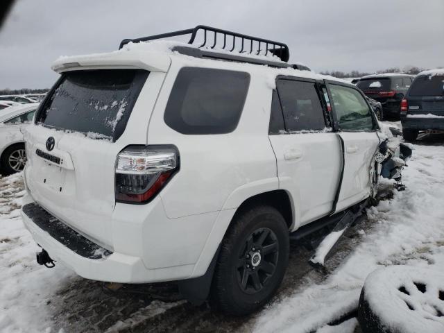 JTETU5JR2N6079893 - 2022 TOYOTA 4RUNNER TRAIL WHITE photo 3