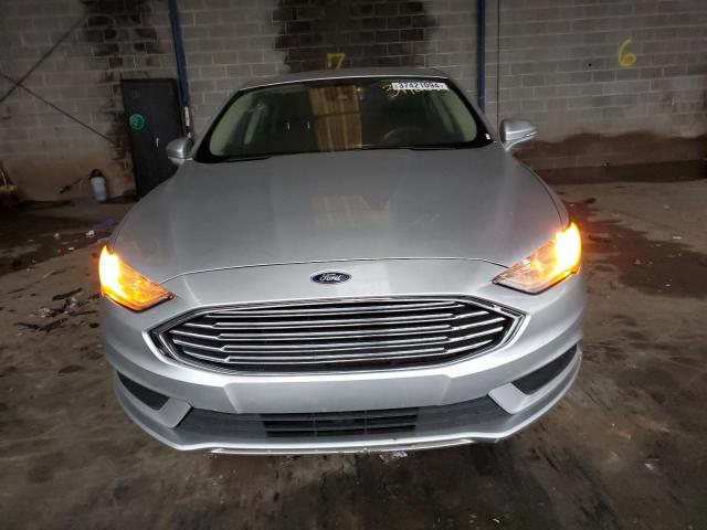 3FA6P0H74JR156038 - 2018 FORD FUSION SE SILVER photo 5