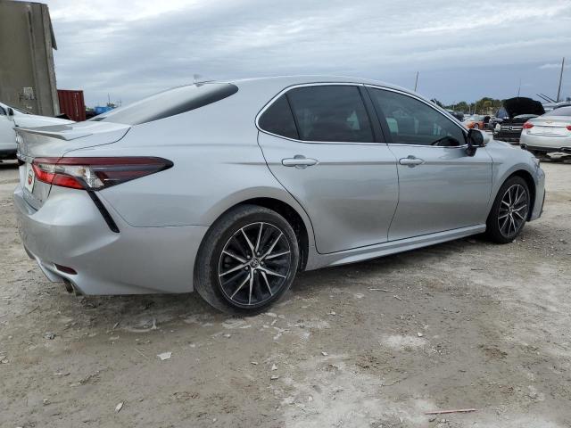 4T1G11AK1PU123242 - 2023 TOYOTA CAMRY SE NIGHT SHADE SILVER photo 3