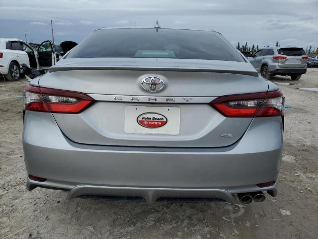 4T1G11AK1PU123242 - 2023 TOYOTA CAMRY SE NIGHT SHADE SILVER photo 6