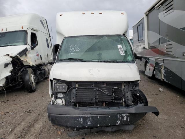 1GB3G3CG7C1178588 - 2012 CHEVROLET EXPRESS G3 WHITE photo 5