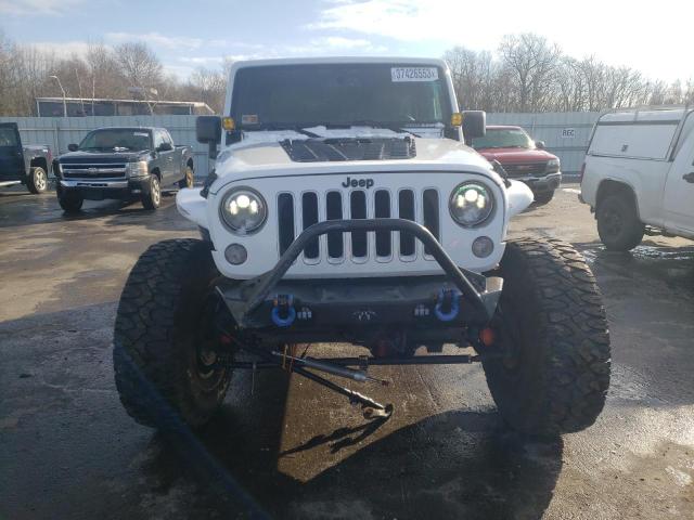 1C4HJWEGXGL144771 - 2016 JEEP WRANGLER U SAHARA WHITE photo 5