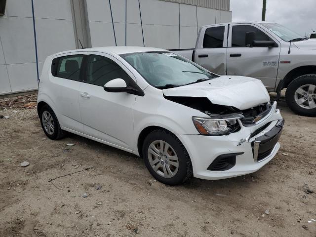 1G1JG6SG3H4144152 - 2017 CHEVROLET SONIC WHITE photo 4