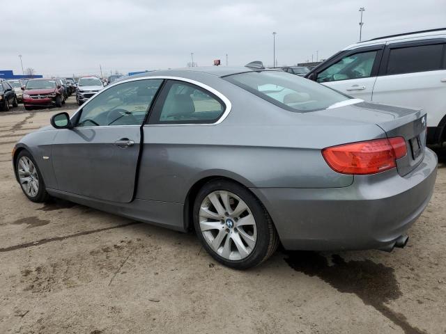 WBAKE3C58BE558328 - 2011 BMW 328 I GRAY photo 2