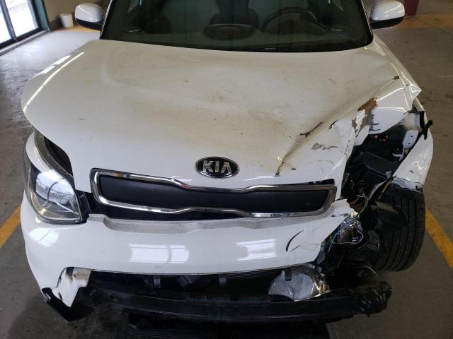 KNDJN2A25G7314780 - 2016 KIA SOUL WHITE photo 11