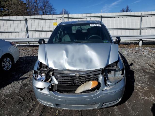 1C4GP45R05B117260 - 2005 CHRYSLER TOWN & COU ვერცხლისფერი ფოტო 5