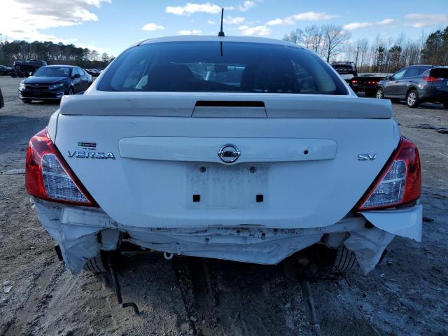 3N1CN7AP2JK395394 - 2018 NISSAN VERSA S WHITE photo 6