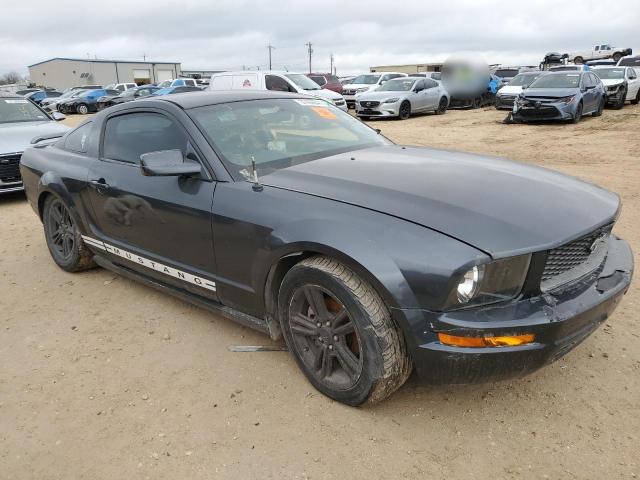 1ZVFT80N975257938 - 2007 FORD MUSTANG BLACK photo 4