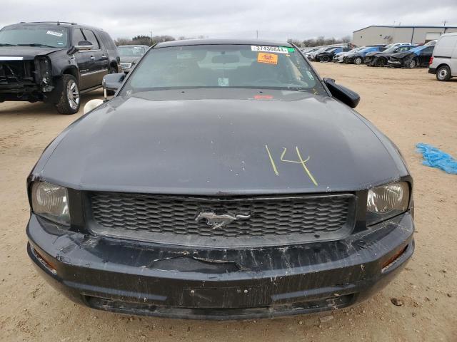 1ZVFT80N975257938 - 2007 FORD MUSTANG BLACK photo 5