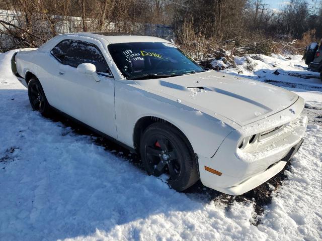 2B3CJ4DV1AH189960 - 2010 DODGE CHALLENGER SE WHITE photo 4