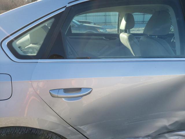 1VWDT7A33HC069556 - 2017 VOLKSWAGEN PASSAT R-LINE Gümüş foto 10