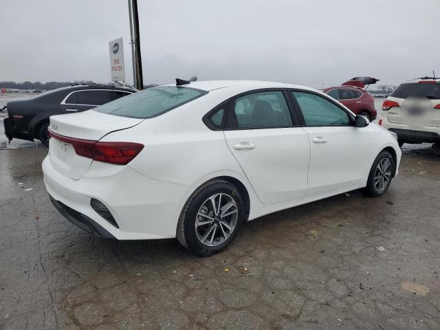 3KPF24AD2PE600355 - 2023 KIA FORTE LX WHITE photo 3