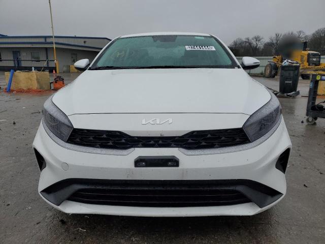 3KPF24AD2PE600355 - 2023 KIA FORTE LX WHITE photo 5