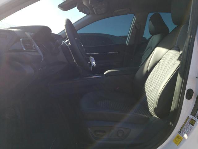 4T1G11AK2RU845001 - 2024 TOYOTA CAMRY SE NIGHT SHADE WHITE photo 7