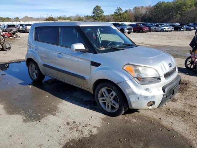 KNDJT2A21A7704160 - 2010 KIA SOUL + SILVER photo 4