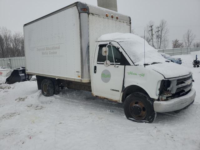 1GBJG31FX11136267 - 2001 CHEVROLET EXPRESS CU G3500 WHITE photo 1