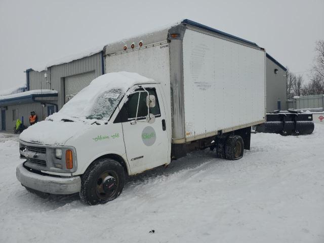 1GBJG31FX11136267 - 2001 CHEVROLET EXPRESS CU G3500 WHITE photo 2