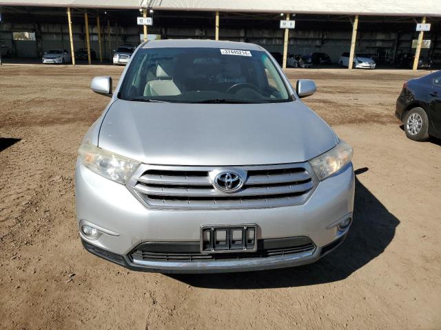 5TDZK3EH9DS123672 - 2013 TOYOTA HIGHLANDER BASE GRAY photo 5