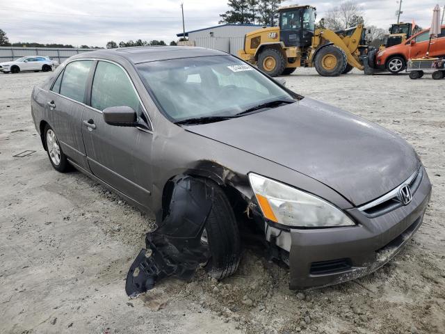 1HGCM568X7A215600 - 2007 HONDA ACCORD EX GOLD photo 4