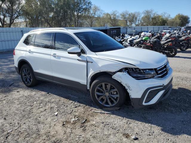 3VV2B7AX8NM062548 - 2022 VOLKSWAGEN TIGUAN SE WHITE photo 4