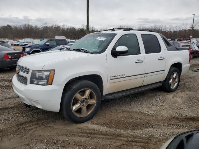 3GNTKGE30BG343724 - 2011 CHEVROLET AVALANCHE LTZ WHITE photo 1