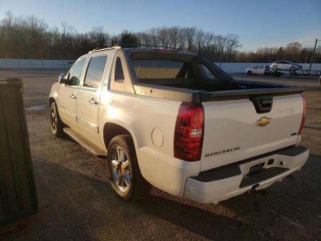 3GNTKGE30BG343724 - 2011 CHEVROLET AVALANCHE LTZ WHITE photo 2