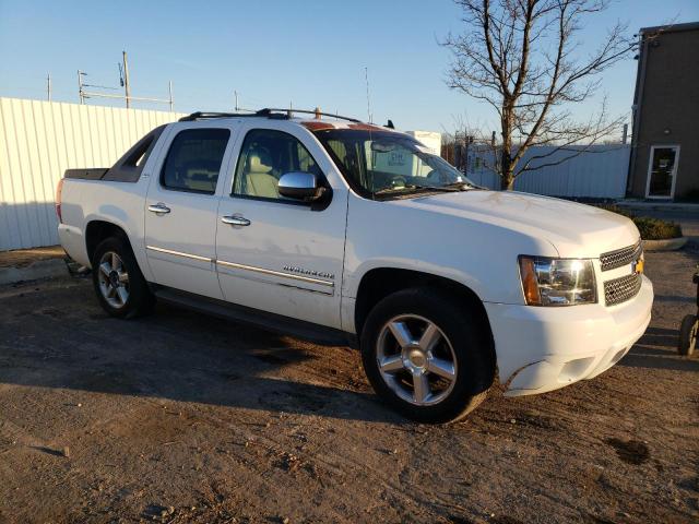 3GNTKGE30BG343724 - 2011 CHEVROLET AVALANCHE LTZ WHITE photo 4