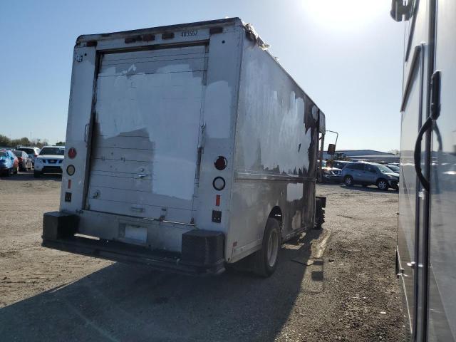 4UZA4FF49WC897635 - 1998 FREIGHTLINER CHASSIS M LINE WALK-IN VAN WHITE photo 3