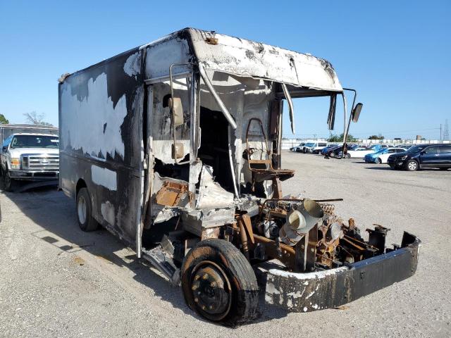 4UZA4FF49WC897635 - 1998 FREIGHTLINER CHASSIS M LINE WALK-IN VAN WHITE photo 4